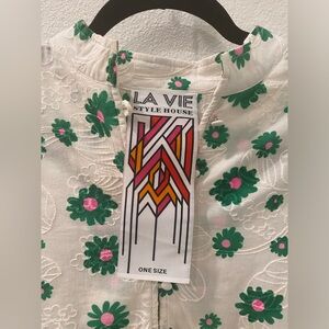 Cleaning out closet! Super cute, highly sought out brand La Vie Style House.